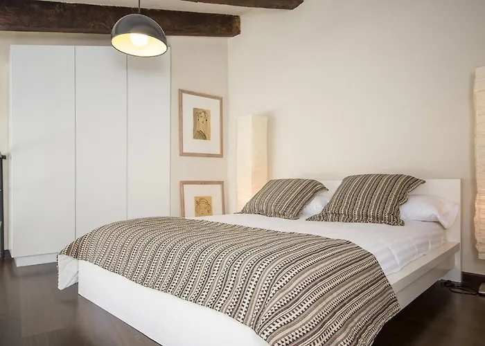 No Turistic Rental, Duplex Penthouse In The Historic Center, Valencia, Ideal For Those Looking To In The City For A Season, Including Professionals And Students * Валенсия